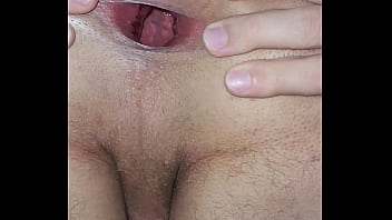 Novinho piscando o cuzinho guloso