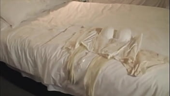 Philippe kümmert sich ausnahmsweise mal um eine grossbusige blondine mit silikon titten