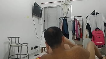 Aceitou o desafio de foder com dois de uma vez