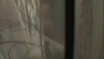 Espiando a la vecina