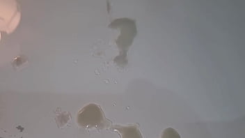 Amatoriale sega fatta in casa cazzo duro carico sborrata sulla scrivania