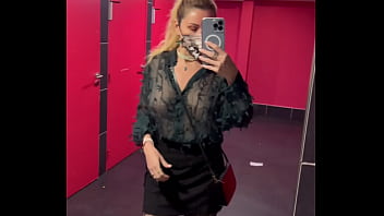 Petit pipi puis j'arrive dans la salle