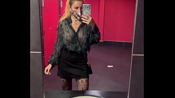 Petit pipi puis j'arrive dans la salle