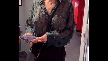 Petit pipi puis j'arrive dans la salle