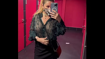 Petit pipi puis j'arrive dans la salle