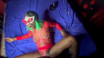 Sexy bebe ebony slut just had to cum to club drill to work that pole