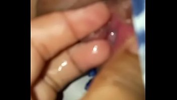 Le gusta meterse los dedos y me envía el vídeo