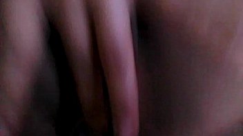 Le encanta comercela por atras 1