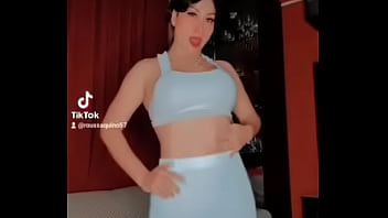 La llaman rous aquino en las redes sociales