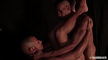 Gostoso Sofrendo No Pirocão thumbnail