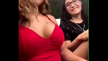 Buscando una polla con mi amiga