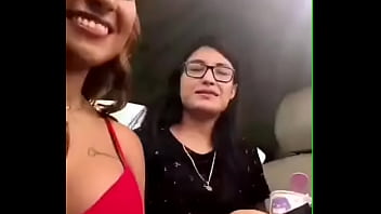 Buscando una polla con mi amiga