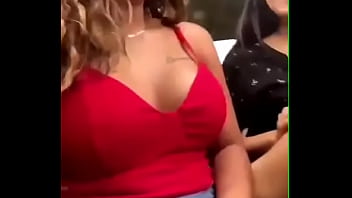 Buscando una polla con mi amiga