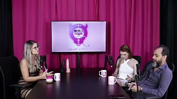 O fetiche estranho de um cliente era bater na bunda e acha complicado fazer o ballbusting e a proposta pro liberal reh queen & kstro sheer red