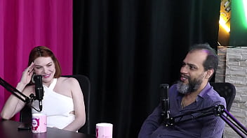 O fetiche estranho de um cliente era bater na bunda e acha complicado fazer o ballbusting e a proposta pro liberal reh queen & kstro sheer red