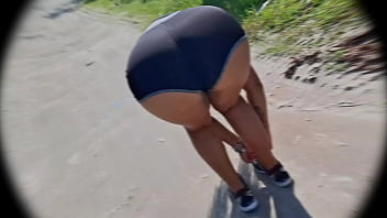 Fui malhar na praia fiquei suadinha e acabei dando pra um desconhecido no carro na rua