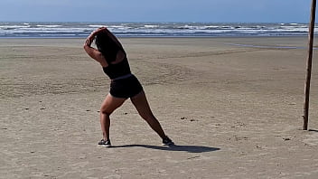 Fui malhar na praia fiquei suadinha e acabei dando pra um desconhecido no carro na rua