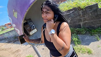 Fui malhar na praia fiquei suadinha e acabei dando pra um desconhecido no carro na rua