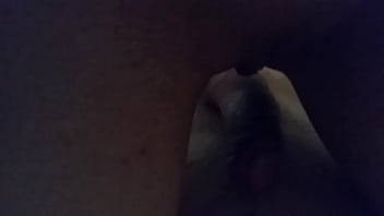 Bucetinha devolvendo meu esperma