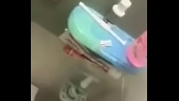 Se graba lo rica que esta para su novio