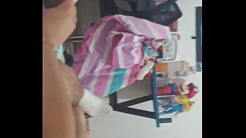 Así me gusta manosear una verga rica joven amateur masturba a su vecino cuando no hay nadie en casa