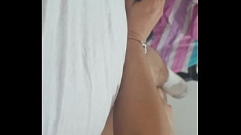 Así me gusta manosear una verga rica joven amateur masturba a su vecino cuando no hay nadie en casa