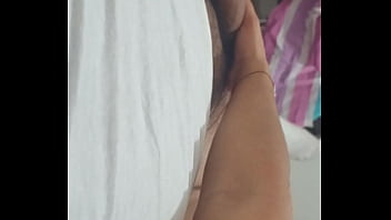 Así me gusta manosear una verga rica joven amateur masturba a su vecino cuando no hay nadie en casa