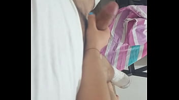 Así me gusta manosear una verga rica joven amateur masturba a su vecino cuando no hay nadie en casa