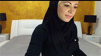 Hot and sexy hot girl plays with dildo hon webcam