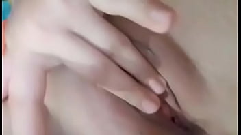A Mi Esposa Electra De 20 Años Le Encanta Tocar Su Vagina Y Yo Solo La Escucho Gemir Bien Delicioso thumbnail
