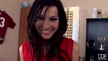 You'll cream for this cheerleader