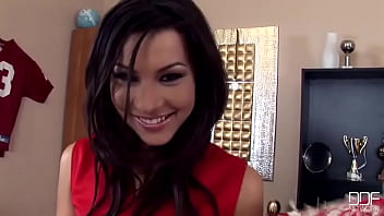 You'll cream for this cheerleader