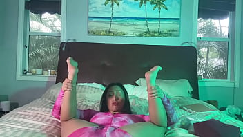 Like feet watch me show mine and suck my toes