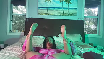 Like feet watch me show mine and suck my toes