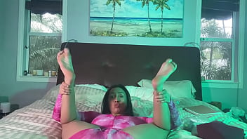 Like feet watch me show mine and suck my toes