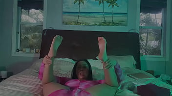 Like feet watch me show mine and suck my toes