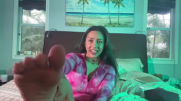 Like feet watch me show mine and suck my toes