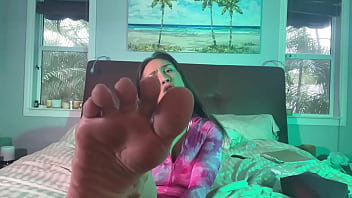 Like feet watch me show mine and suck my toes