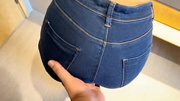 坚挺圆润的极品美乳 镜子前爆插欲求不满的饥渴骚货 看着自己被插到高潮 爽到腿软