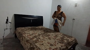 Mi padrastro pervertido me pilló en una videollamada le hice una deliciosa mamada y luego me folló con su gran polla para que no le dijera a mi novio