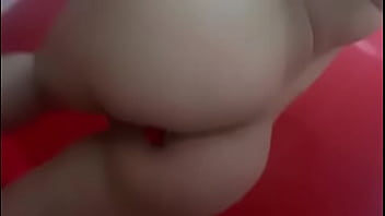 Culona con plug anal