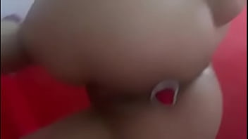 Culona con plug anal