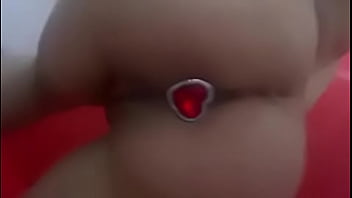 Culona con plug anal