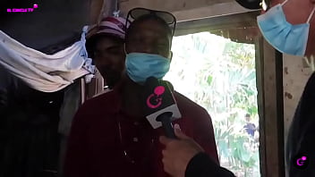 Llegamos a el cacerio donde vive el barbero multifacético entorno bajo mundo