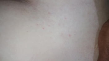 Mulher precoce goza em 2 minutos quando enfio no cu dela com força