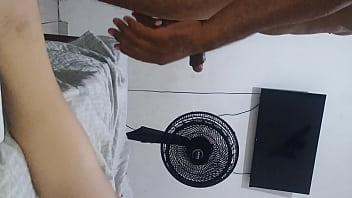 Mulher precoce goza em 2 minutos quando enfio no cu dela com força