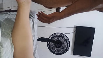 Mulher precoce goza em 2 minutos quando enfio no cu dela com força