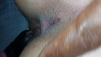 Mulher precoce goza em 2 minutos quando enfio no cu dela com força