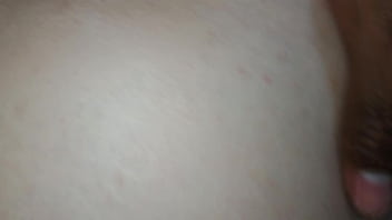 Mulher precoce goza em 2 minutos quando enfio no cu dela com força