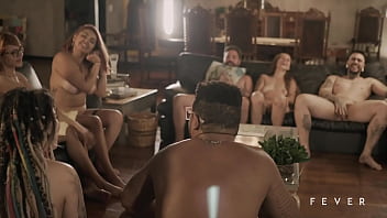 Primeira suruba da minha vida 4 amigas e 3 amigos em putaria na brincadeira da garrafa